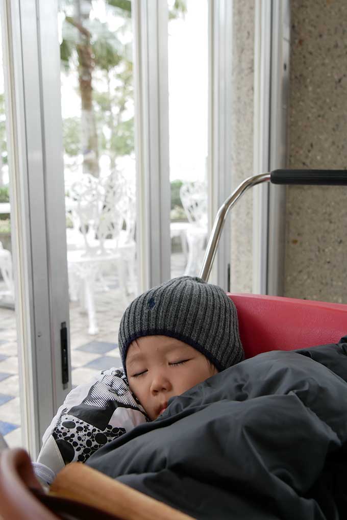 熟睡中の次男君