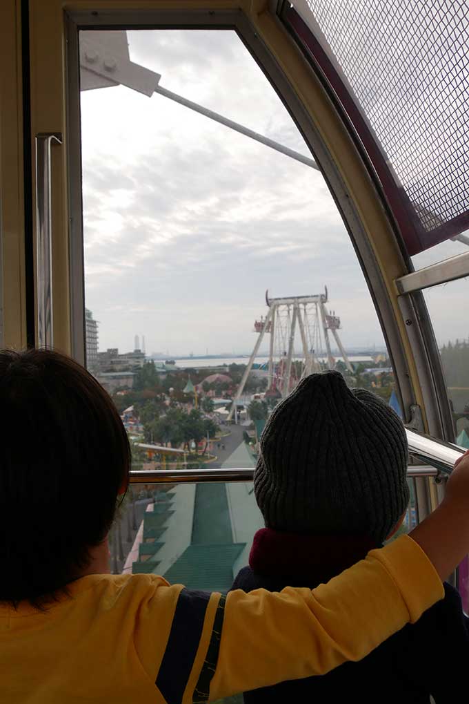 兄弟で観覧車を満喫中