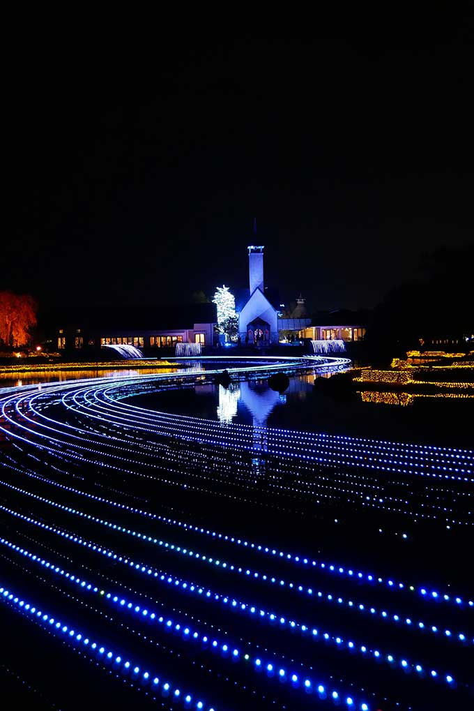 色が変わる水上イルミネーション