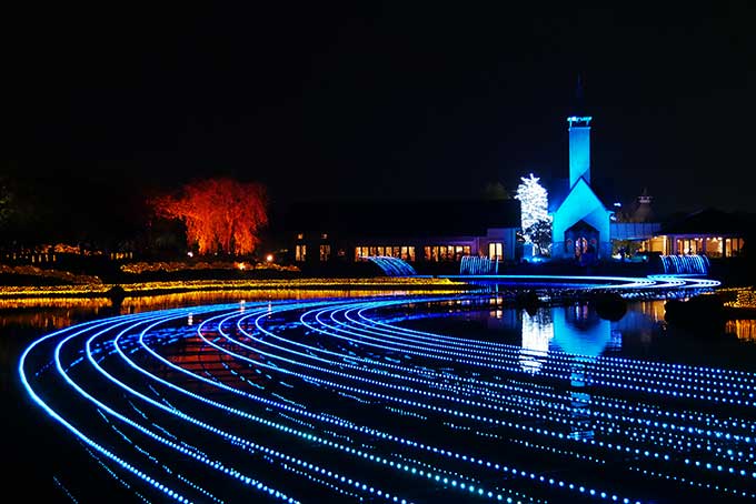 色が変わる水上イルミネーション