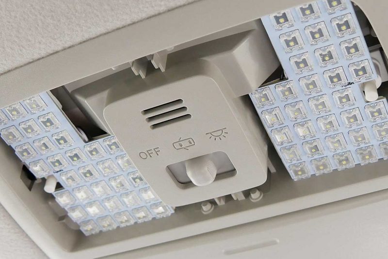 LEDルームランプへ交換完了