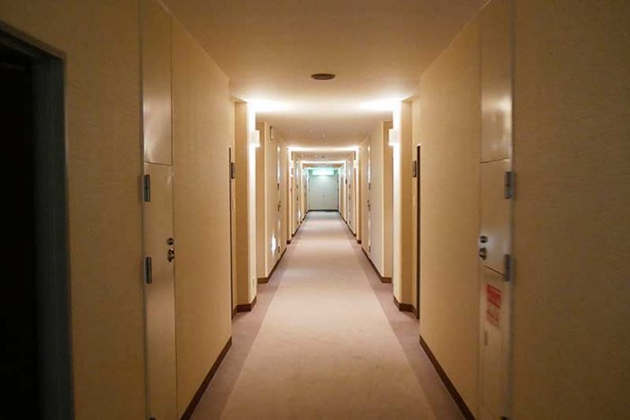 宿泊する部屋へ