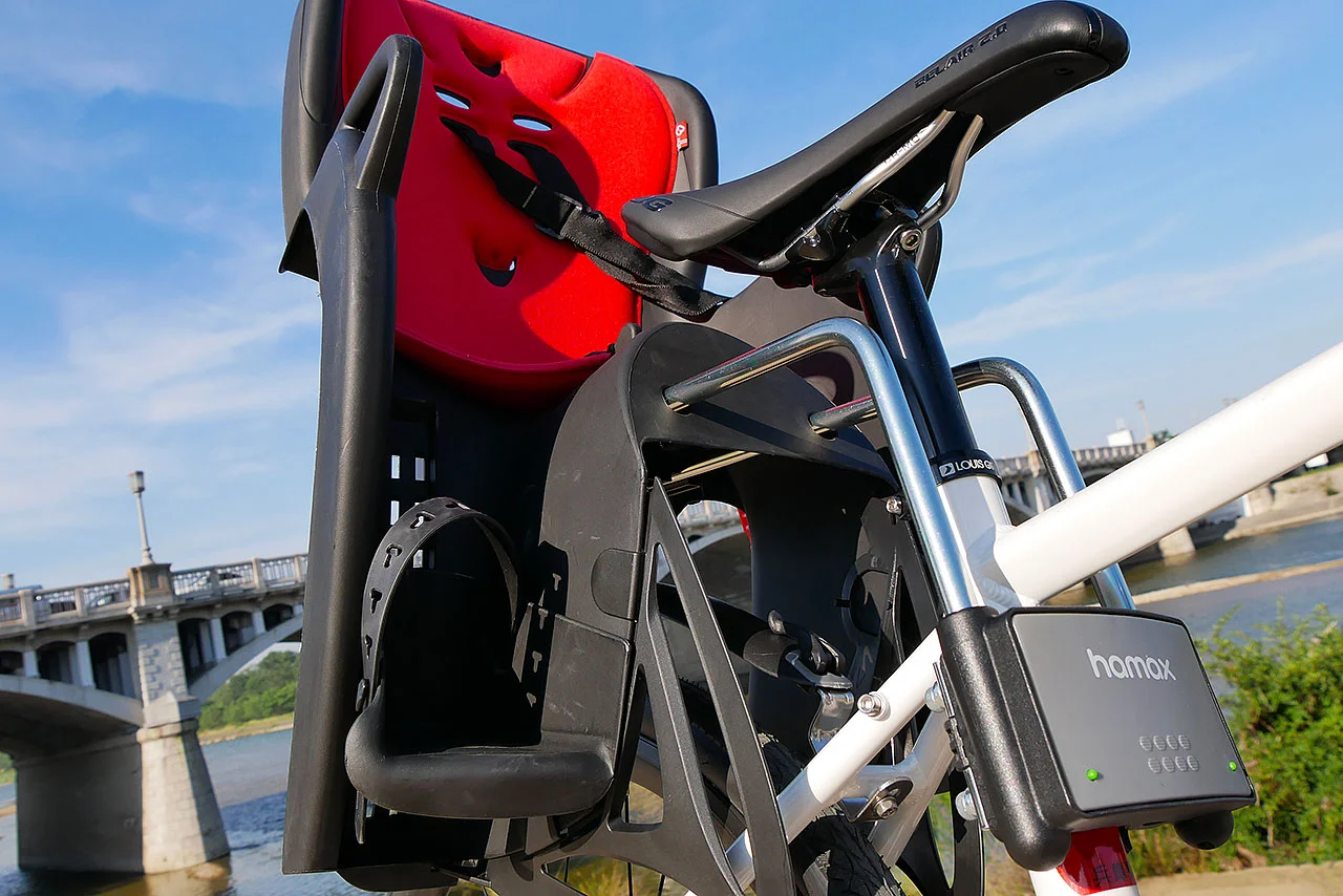 クロスバイクのチャイルドシート『HAMAX キス』の取付けと使用