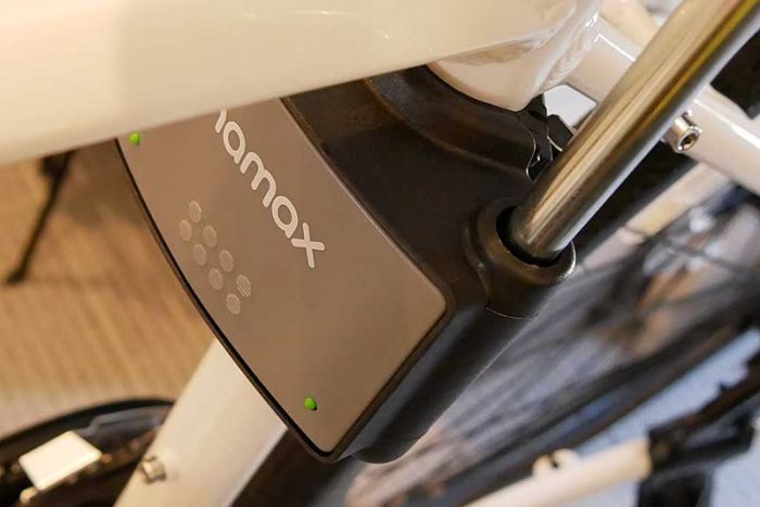 チャイルドシートをブラケットに差し込む