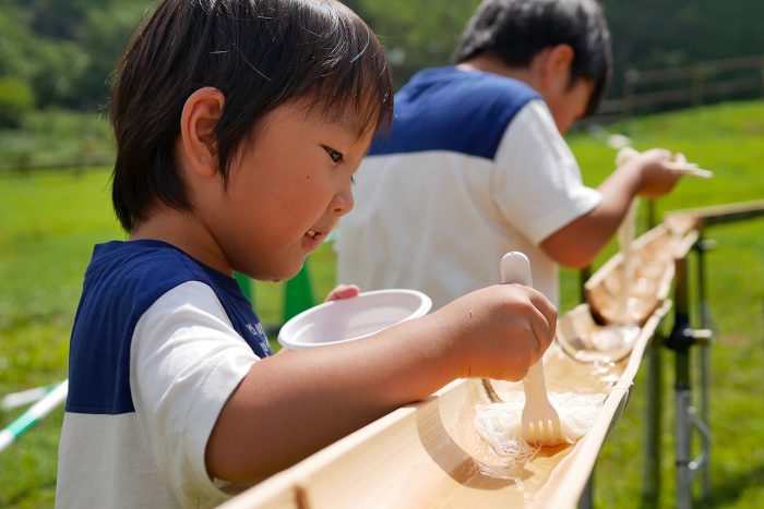 六甲山 夏のイベント 流し素麺 と 雪の宝探し が面白い