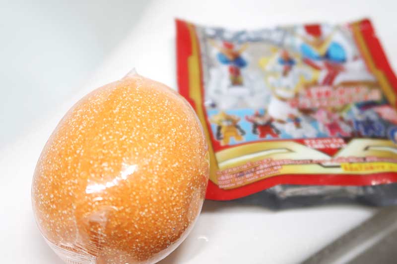オレンジ色の卵型入浴剤