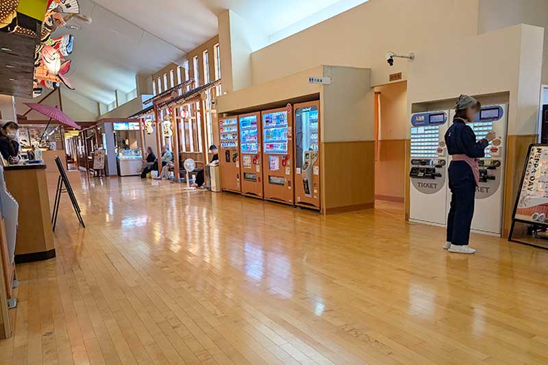 広々としたロビー