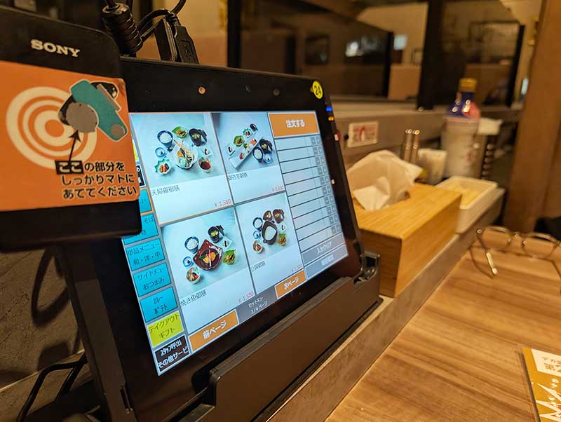 レストランのオーダーに使うタッチパネル