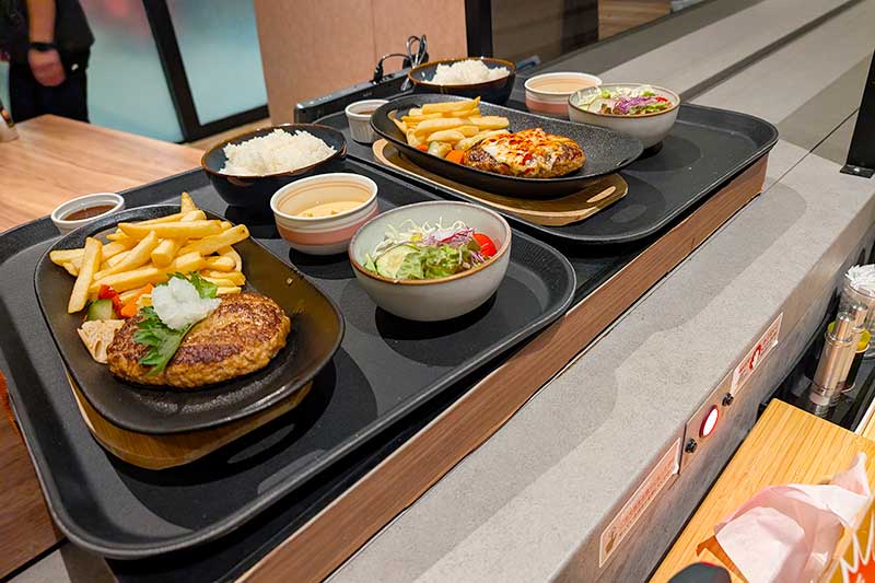 レーンに流れてくる料理