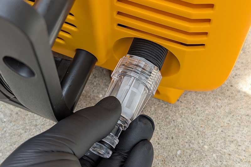 水道用アタッチメントを取り付け