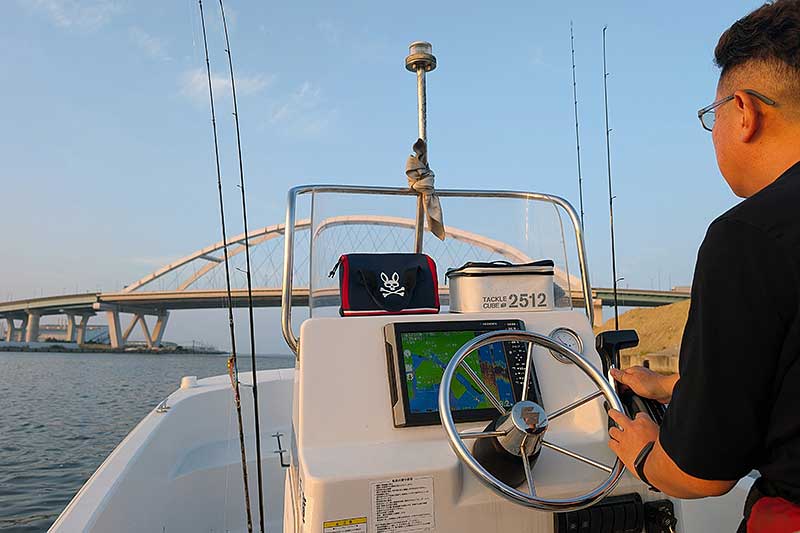 操船するらっきょうキャプテン