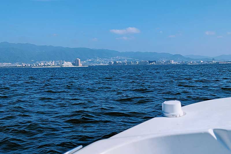 海から芦屋方面を眺める